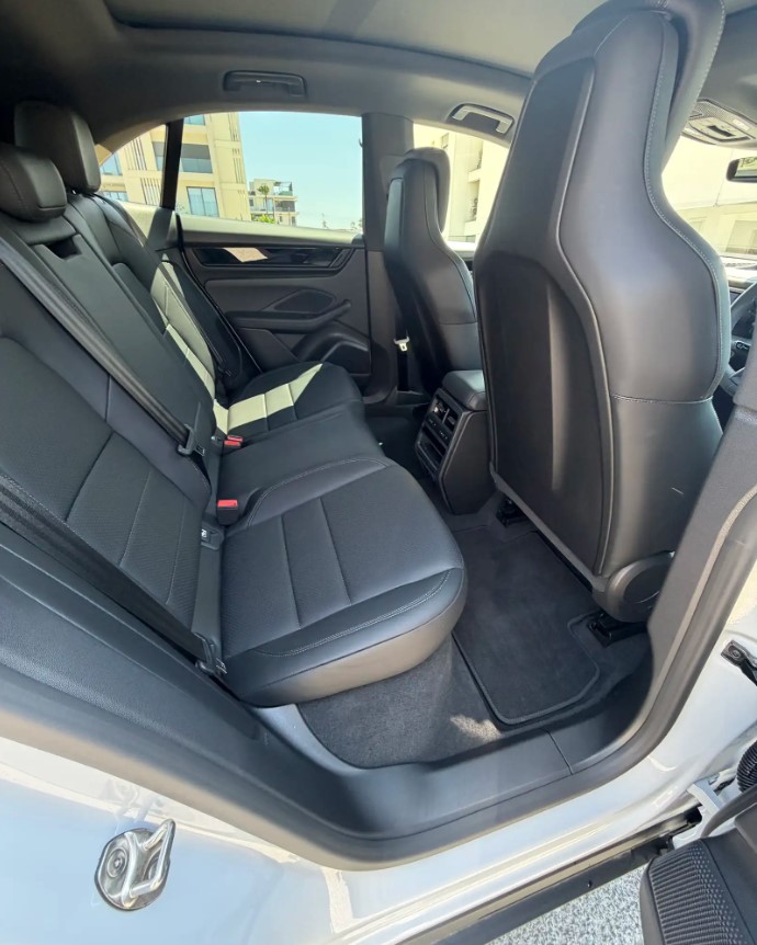 Porsche Macan Electric 2025