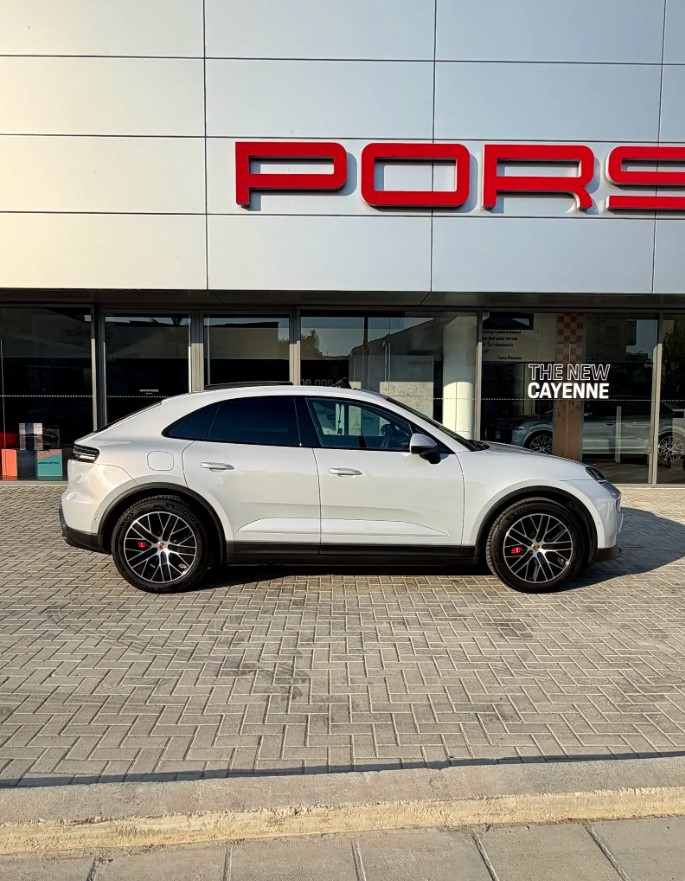 Porsche Macan Electric 2025