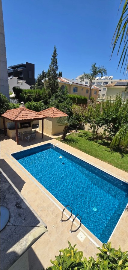 4-bedroom villa to rent