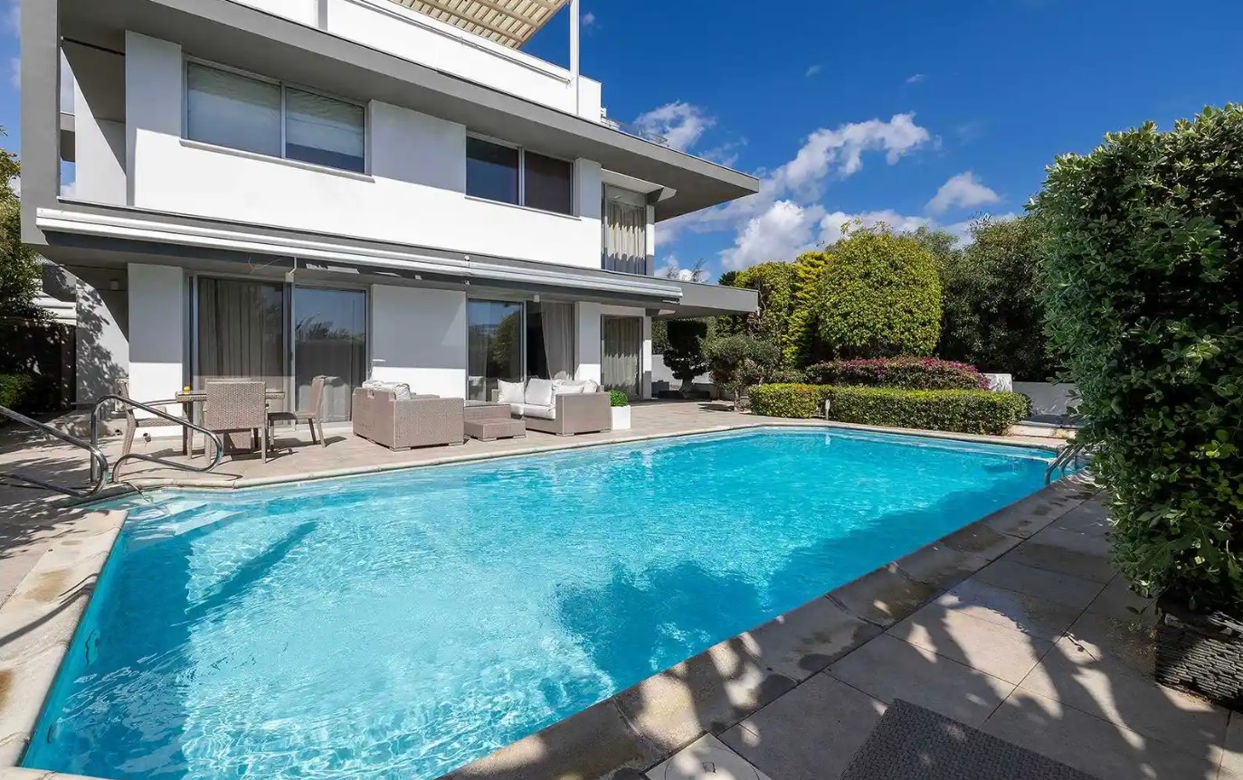 4-bedroom detached house for sale