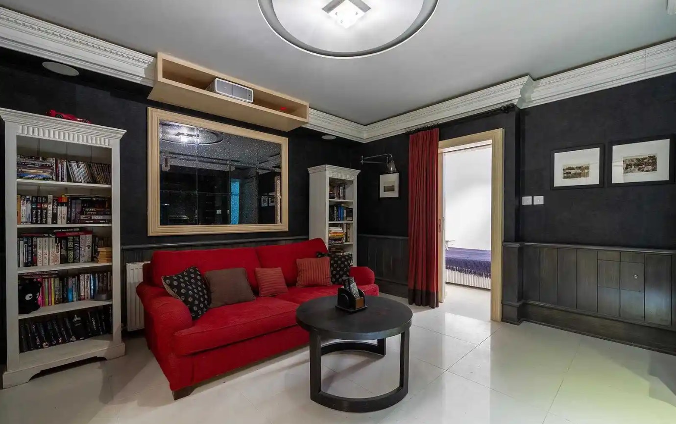 4-bedroom detached house for sale