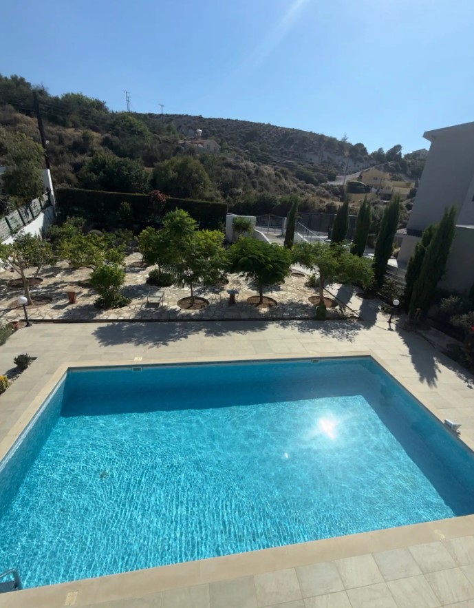 4-bedroom villa to rent