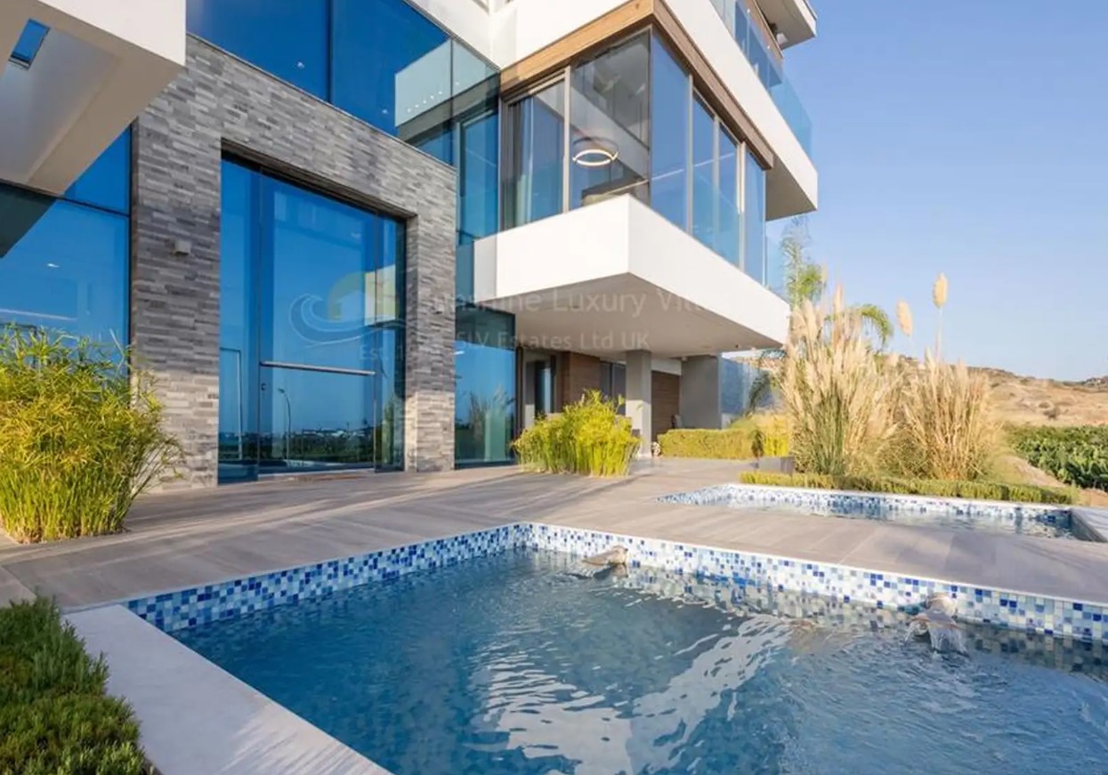 7-bedroom villa for sale