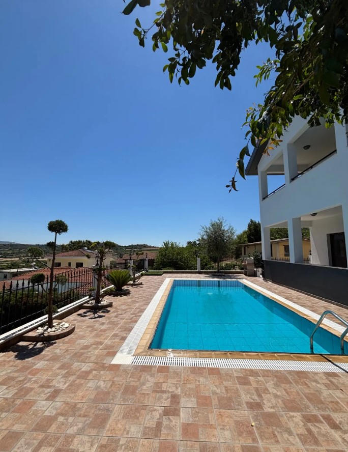 5-bedroom villa to rent