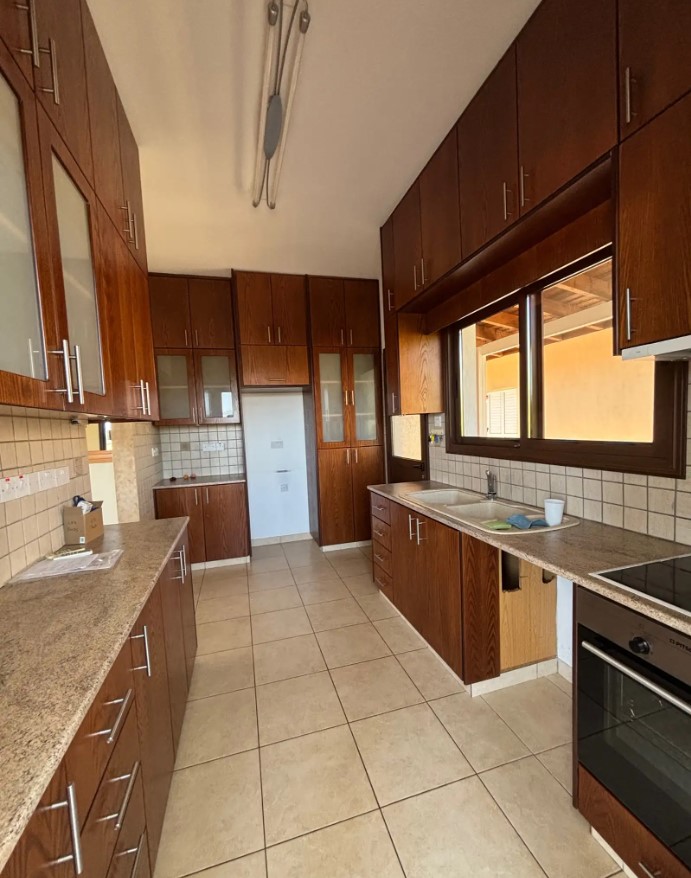 5-bedroom villa to rent