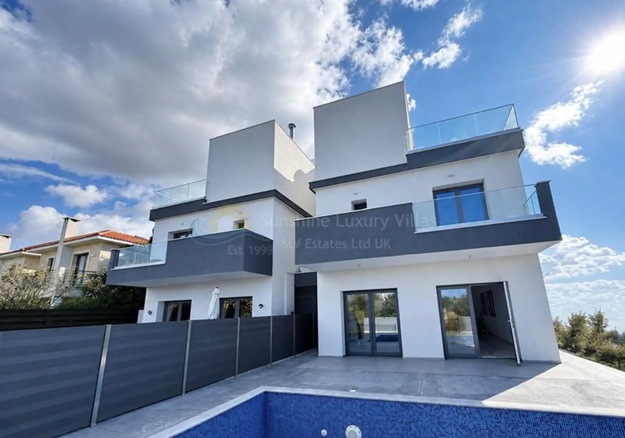 4-bedroom detached house for sale