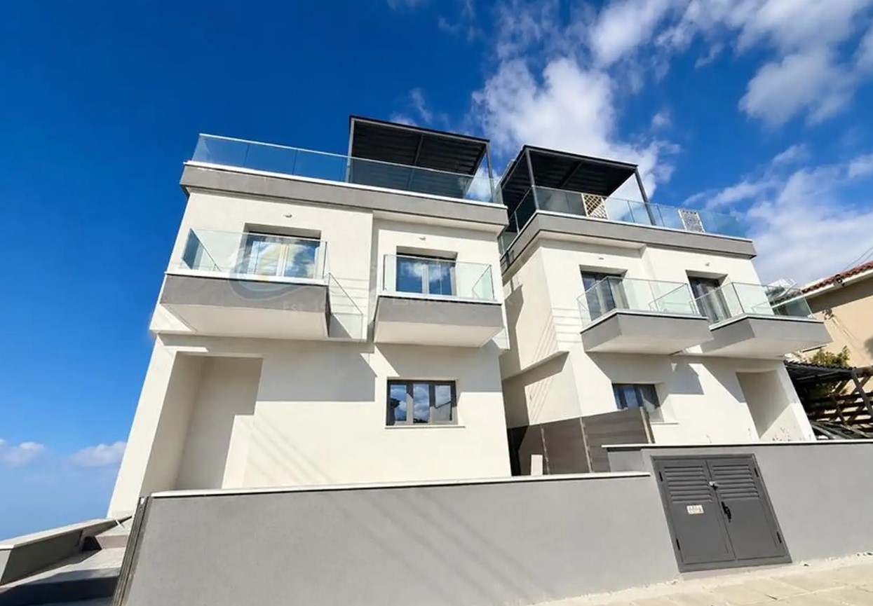 4-bedroom detached house for sale