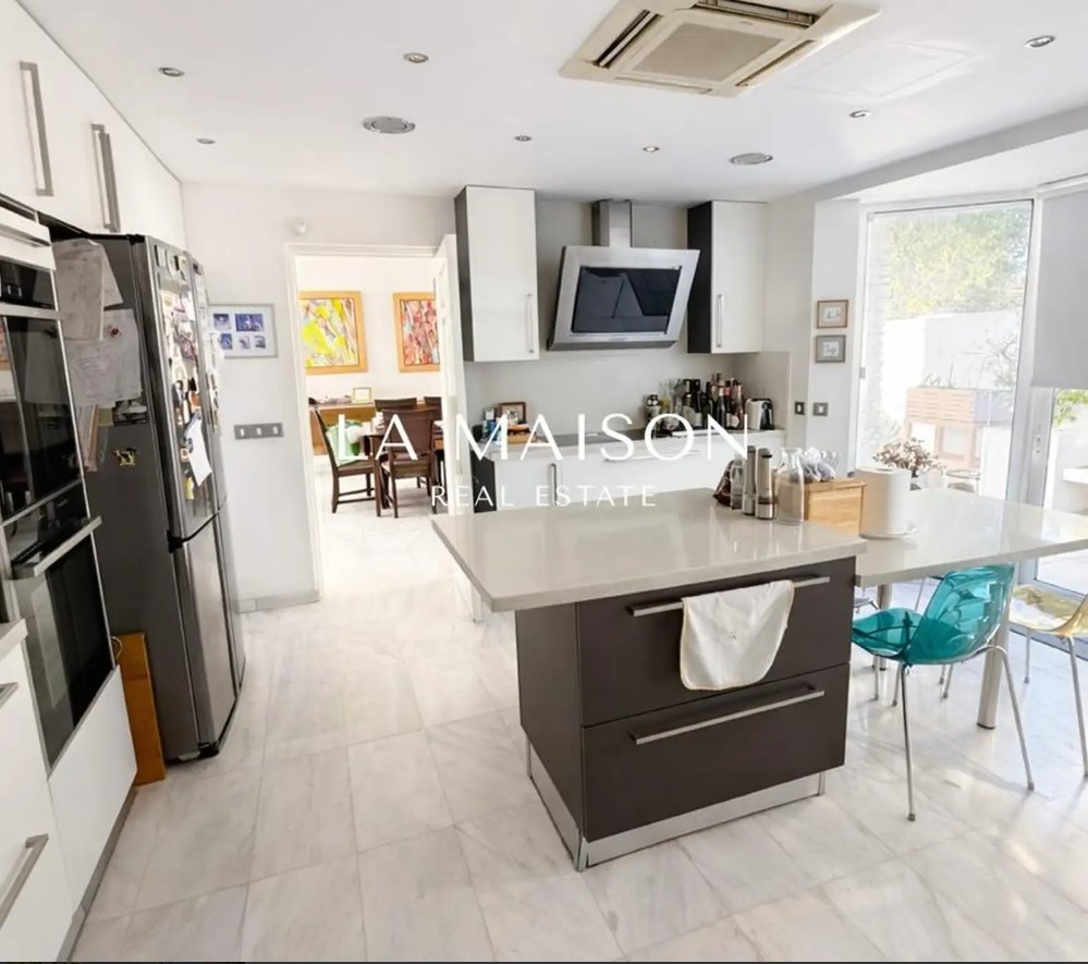 4-bedroom detached house to rent