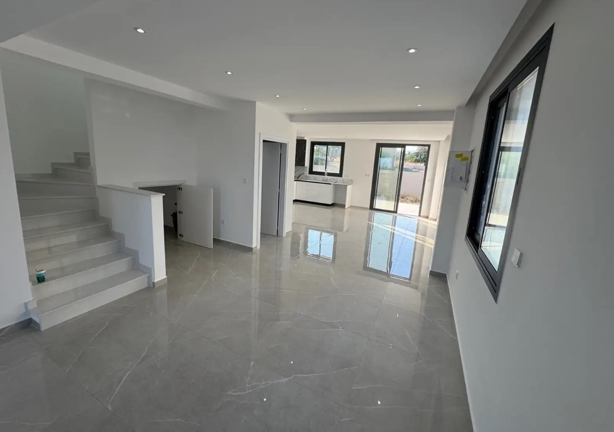 4-bedroom detached house for sale
