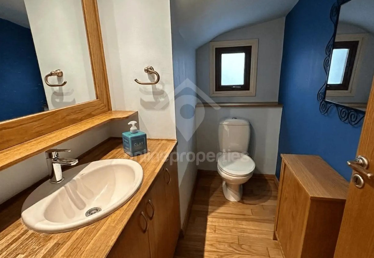 4-bedroom detached house to rent