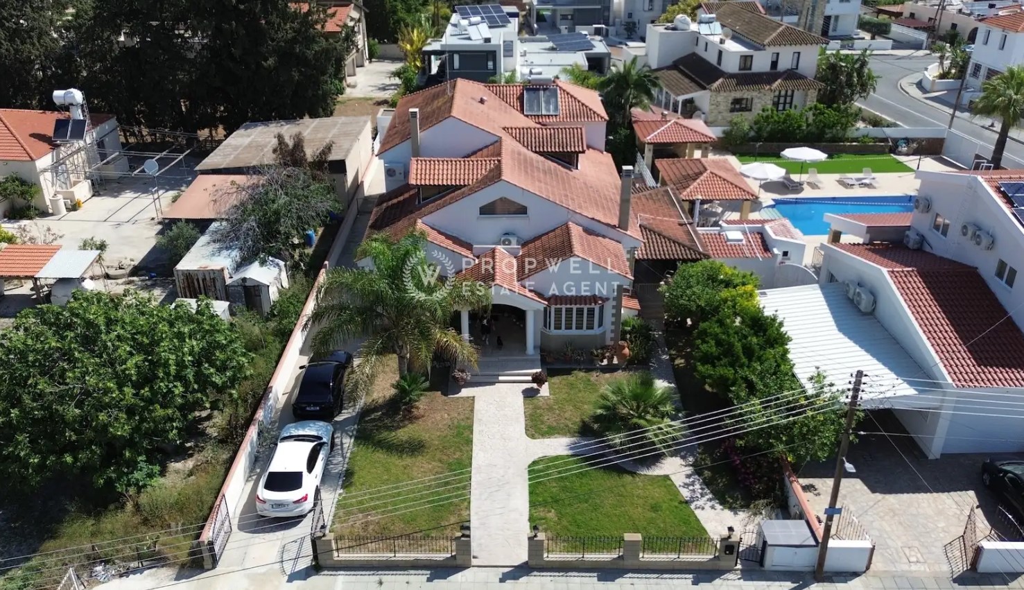 5-bedroom detached house for sale