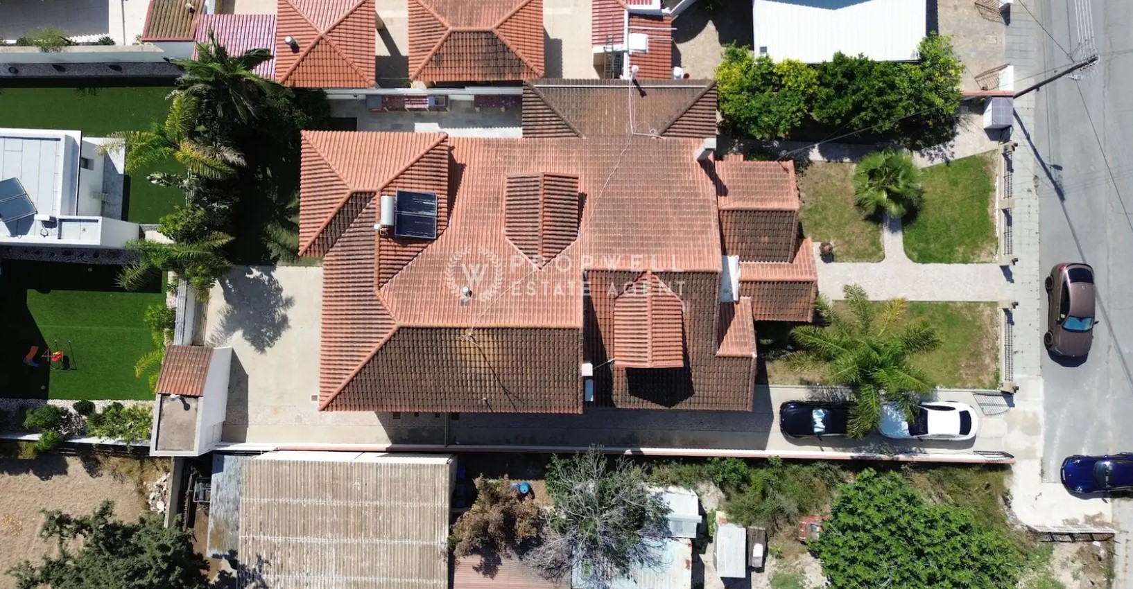 5-bedroom detached house for sale