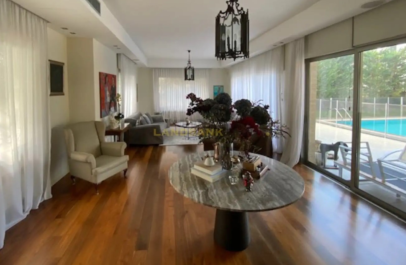 4-bedroom villa to rent