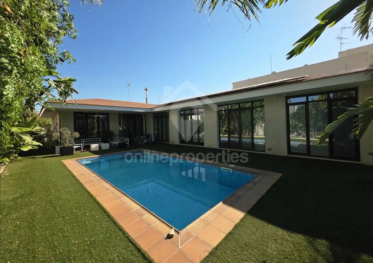 4-bedroom detached house to rent