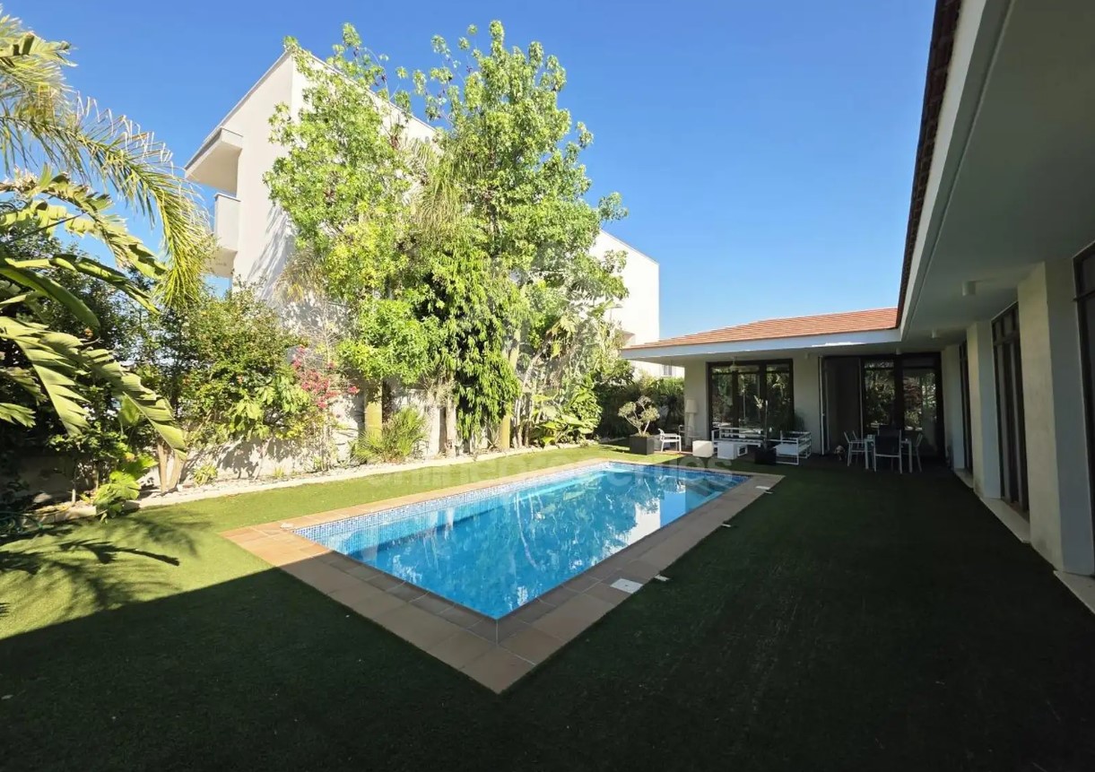 4-bedroom detached house to rent