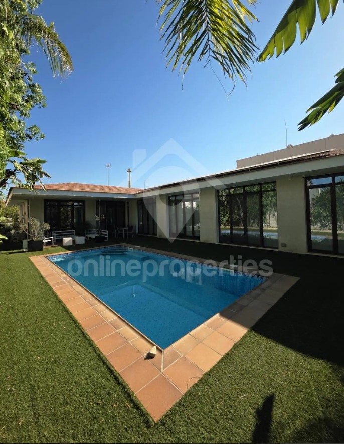 4-bedroom detached house to rent