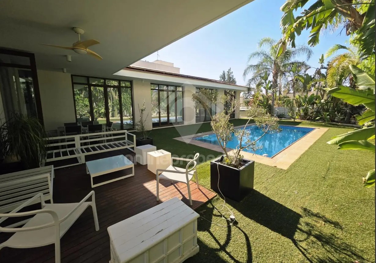 4-bedroom detached house to rent