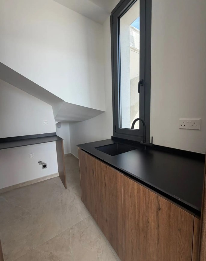 4-bedroom detached house for sale